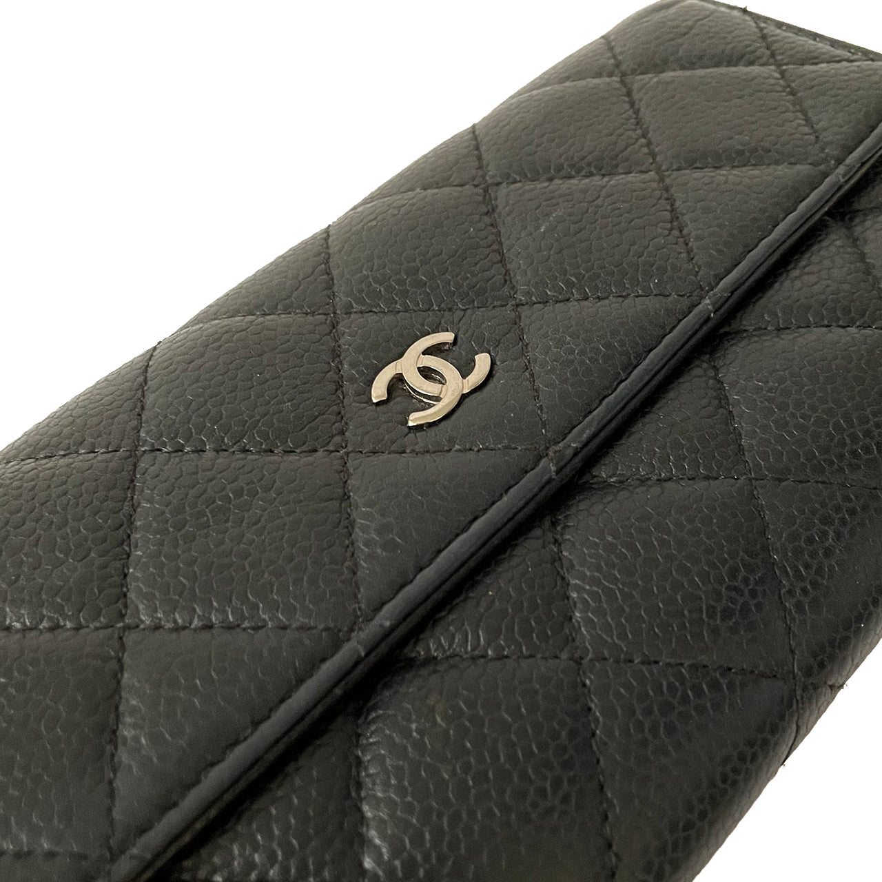 CHANEL キャビアスキン二つ折り長財布