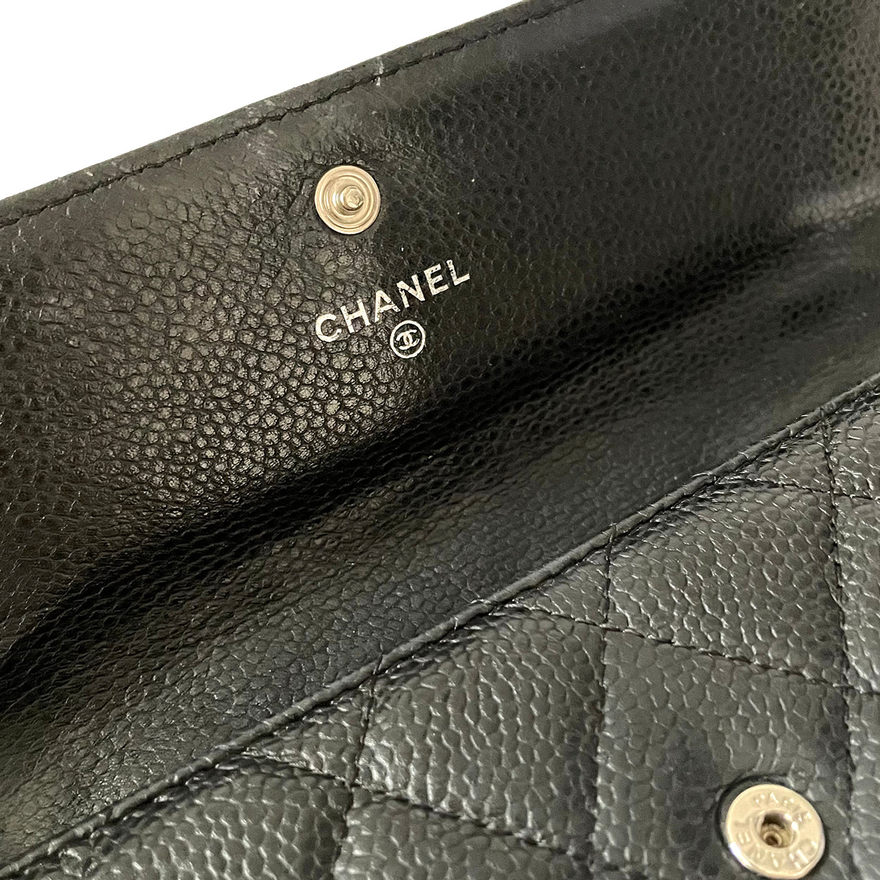 CHANEL キャビアスキン二つ折り長財布