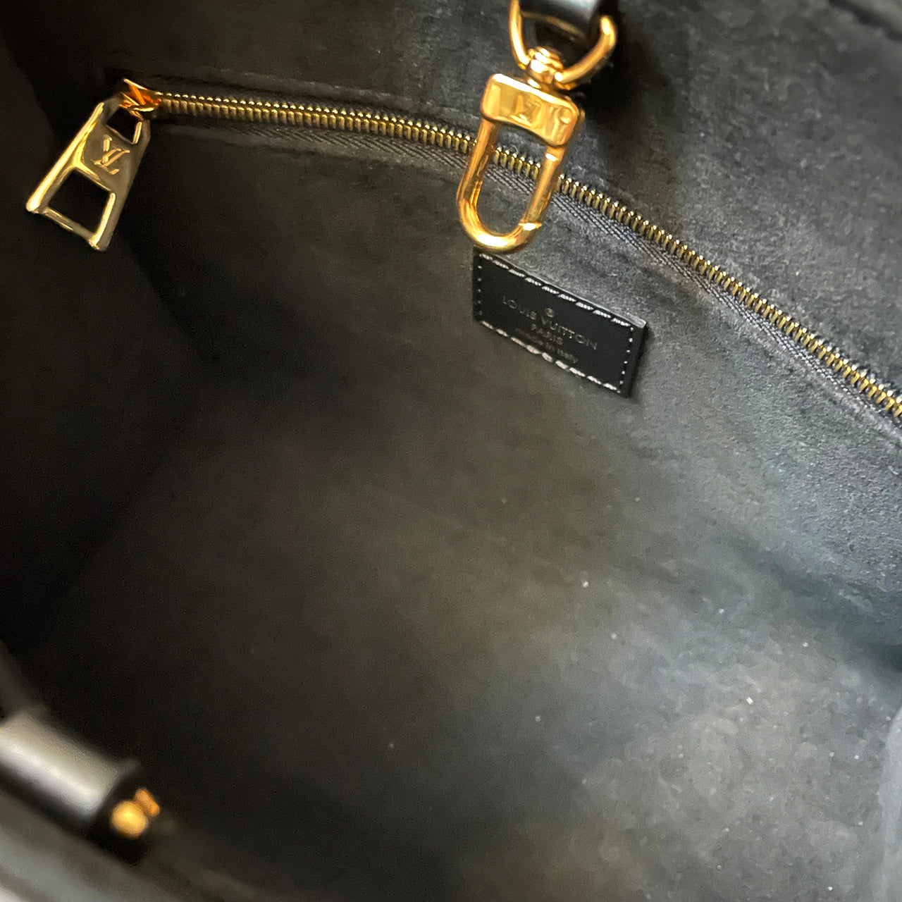 LOUIS VUITTON カバン