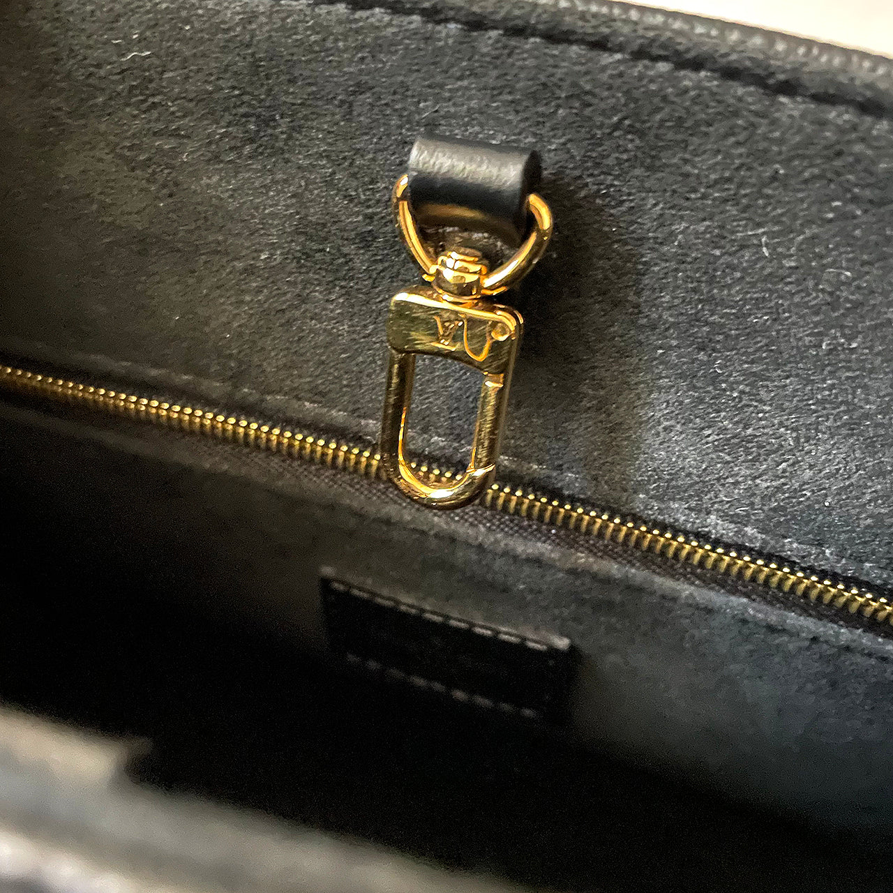 LOUIS VUITTON カバン
